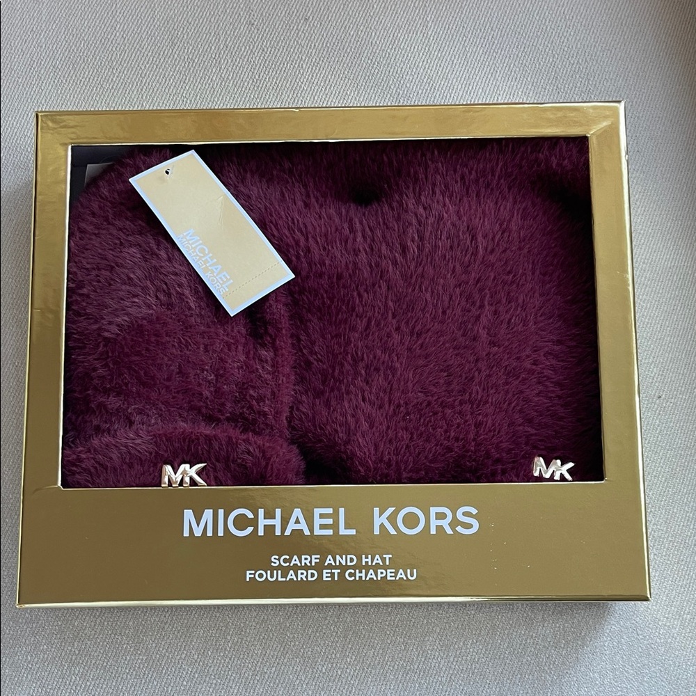 NWT Michael Kors Plush Hat & Scarf Boxed Gift Set – Burgundy